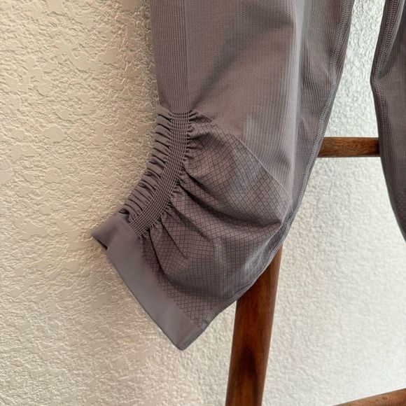 Lululemon Awakening Crop Taryn Toomey Collection Seamless Legging Sz 10 Ice Grey - Picture 5 of 12